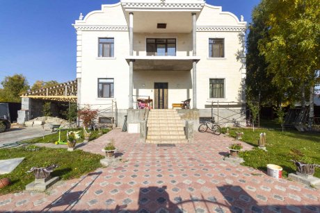 Дом, 460.3&nbsp;м², 15&nbsp;сот., 3&nbsp;эт.