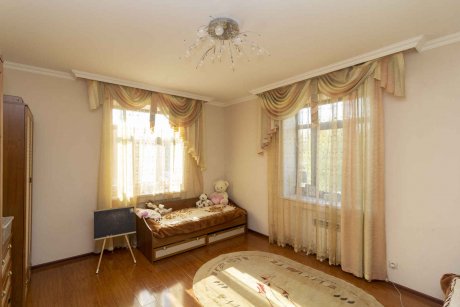 Дом, 460.3&nbsp;м², 15&nbsp;сот., 3&nbsp;эт.