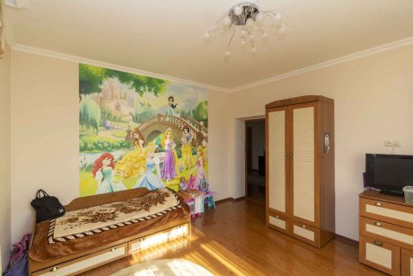 Дом, 460.3&nbsp;м², 15&nbsp;сот., 3&nbsp;эт.