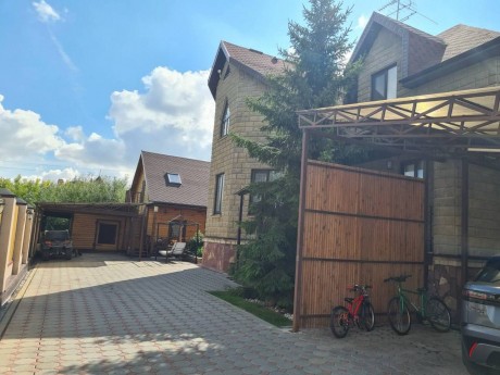 Дом, 427 м², 11 сот., 2 эт.