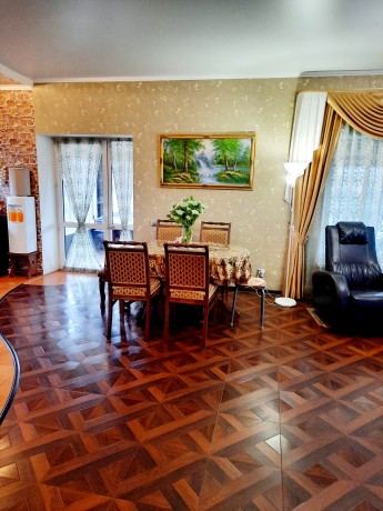 Дом, 163 м², 15.5 сот., 2 эт.