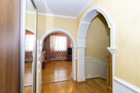 Дом, 200 м², 16.5 сот., 2 эт.