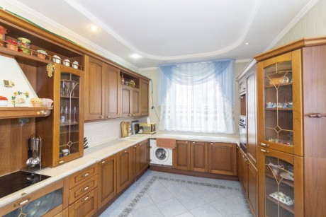 Дом, 200 м², 16.5 сот., 2 эт.